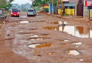 Read more about the article A/R: Commuters in Kwanwoma district rant over bad roads