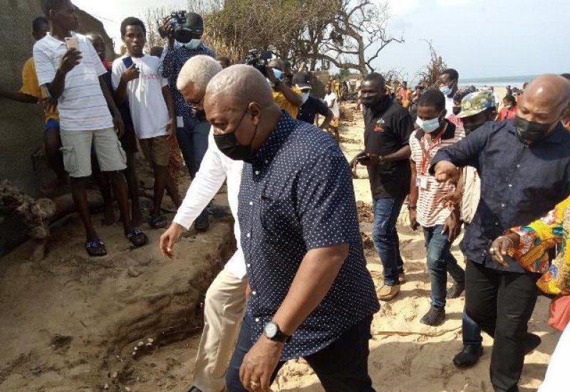 Read more about the article Mahama makes first public outing, stresses party re-organisation