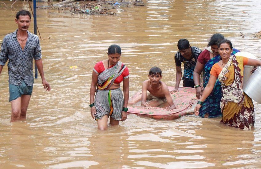 You are currently viewing India floods: At least 24 killed as rescuers step up efforts