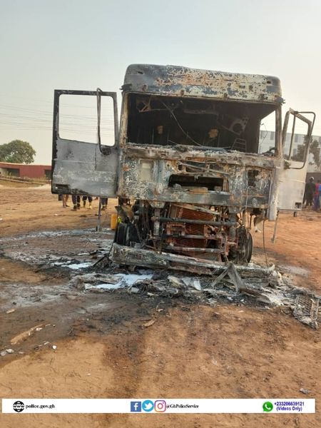 Read more about the article Fuel Tanker catches fire at Kaase in Kumasi