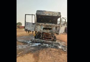 Read more about the article Fuel Tanker catches fire at Kaase in Kumasi