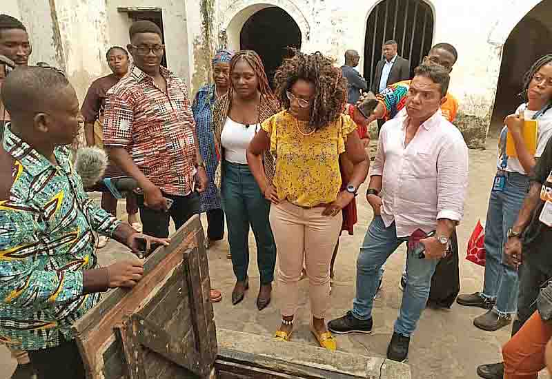 Read more about the article Costa Rica’s Vice-President cries inside Elmina Castle’s slave dungeon