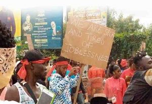 Read more about the article “We’re sick and tired of joblessness” – Obuasi youth demonstrate over unemployment
