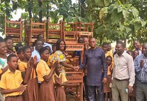 Read more about the article Kwadaso MP donates mono and dual desks to Education Directorate