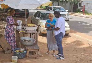 Read more about the article Black Stars goalkeeper Ati-Zigi spotted buying roasted plantain with Swiss Ambassador to Ghana