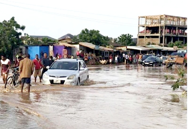You are currently viewing Parts of Accra flood after heavy rains on Tuesday
