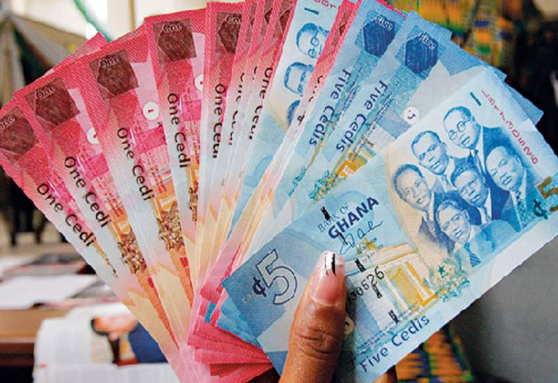 Read more about the article Cedi depreciates to GHC 12.10 against dollar; defies year-end forecasts
