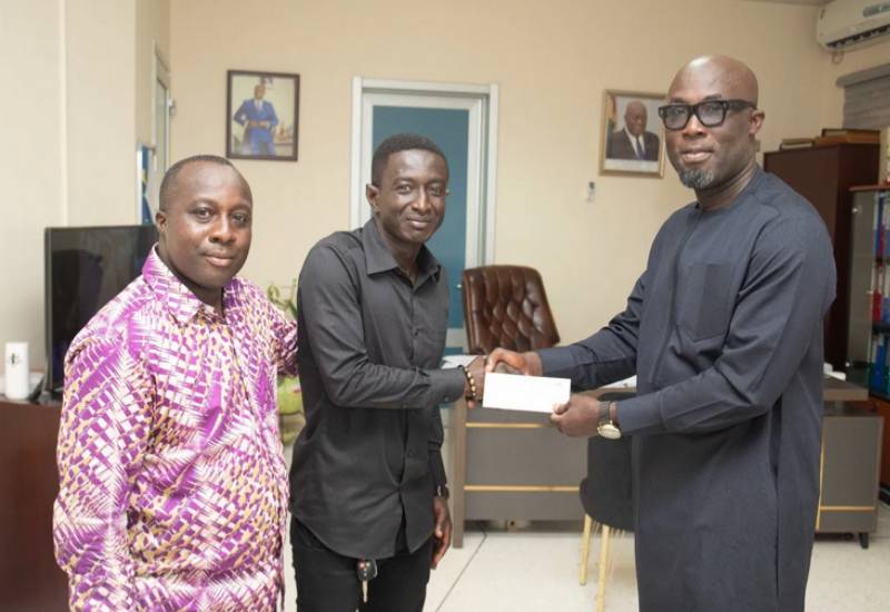 Read more about the article Heal Komfo Anokye Project: Executive Director of NSS gives GHC30,000