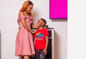 Read more about the article Akuapem Poloo shocks fans with another picture with son after nude saga