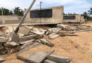 Read more about the article Tidal Waves: Pupils of Fuveme Basic School shares limited classrooms