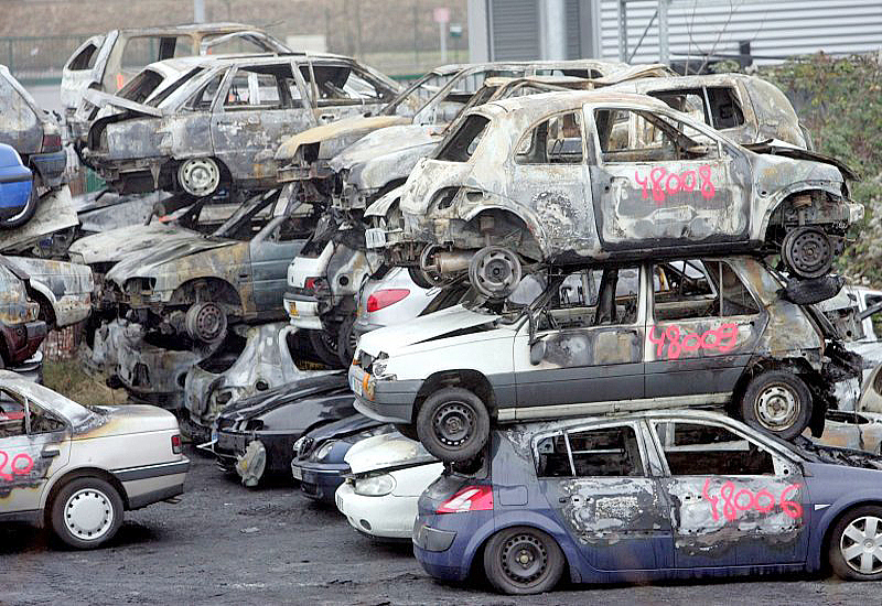 Read more about the article 874 cars burned in French New Year’s celebrations, down from pre-pandemic
