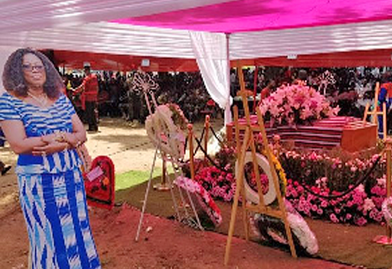 Read more about the article Hundreds mourn former Transport Minister