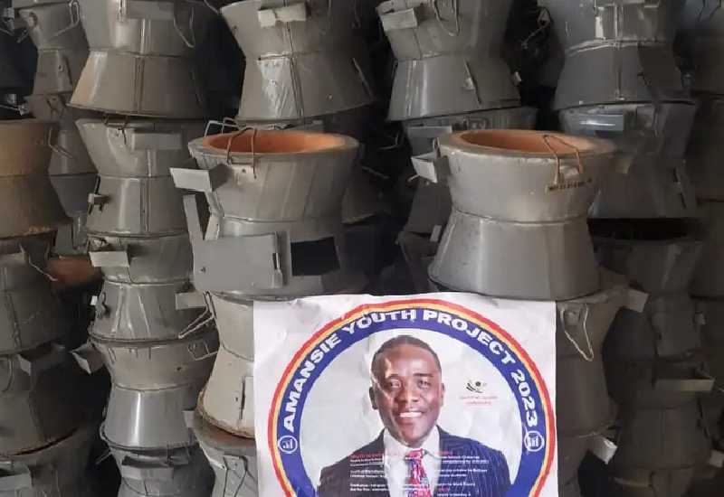 You are currently viewing Lawyer gives 5,000 cooking stoves to Bekwai constituents to mark 41st birthday