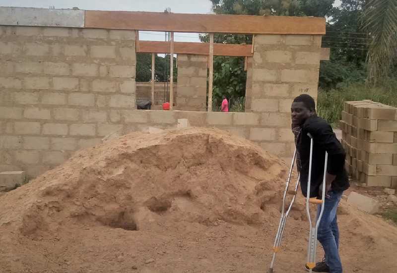 You are currently viewing Philanthropist inspects work on Odumase-Kwatire Police barrier project