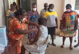 Read more about the article Covid-19, more people queue to vaccinate in New Juaben North