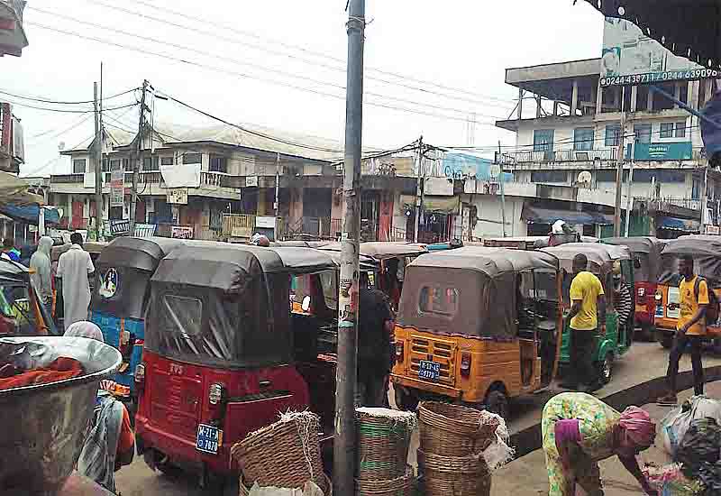 You are currently viewing Drivers turn Alabar Traffic into lorry station