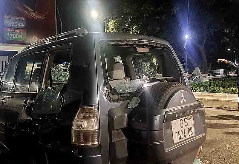 You are currently viewing KNUST students clash: 12 injured treated and discharged, 12 vehicles destroyed