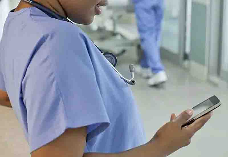 You are currently viewing “Ban nurses from using phones during working hours” – Residents appeal