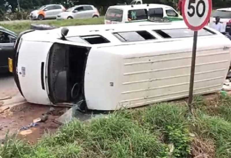 You are currently viewing Eight passengers sustain injuries after accident on Kasoa-Mallam highway
