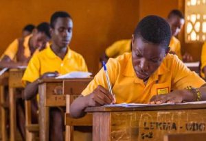 Read more about the article 2023 BECE: Names of two candidates missing, parents go wild blame headmaster