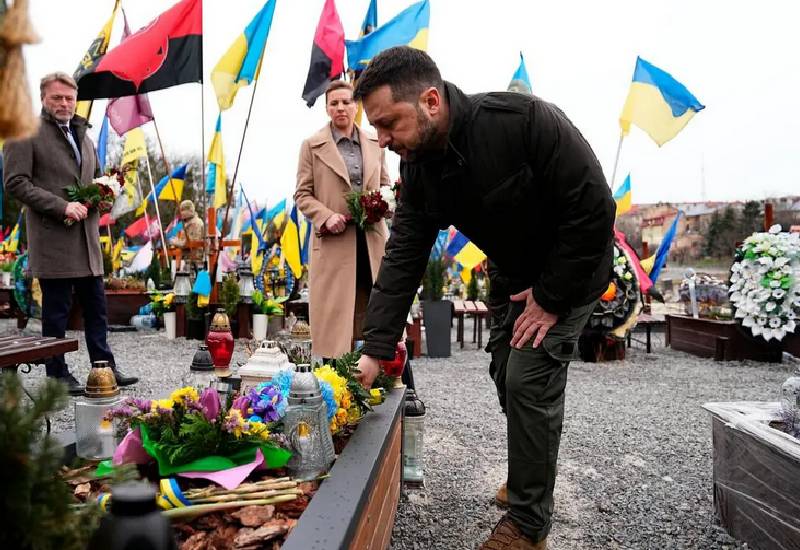 You are currently viewing Zelensky says 31,000 soldiers killed in first official death toll